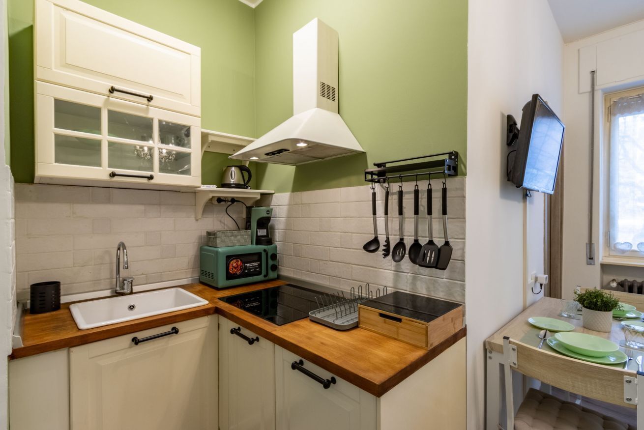 Geladeira, micro-ondas, cooktop, lava-louças