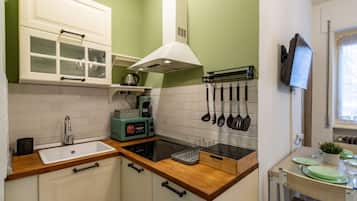 Geladeira, micro-ondas, cooktop, lava-louças