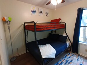 3 Schlafzimmer, Bügeleisen/Bügelbrett, WLAN, Bettwäsche