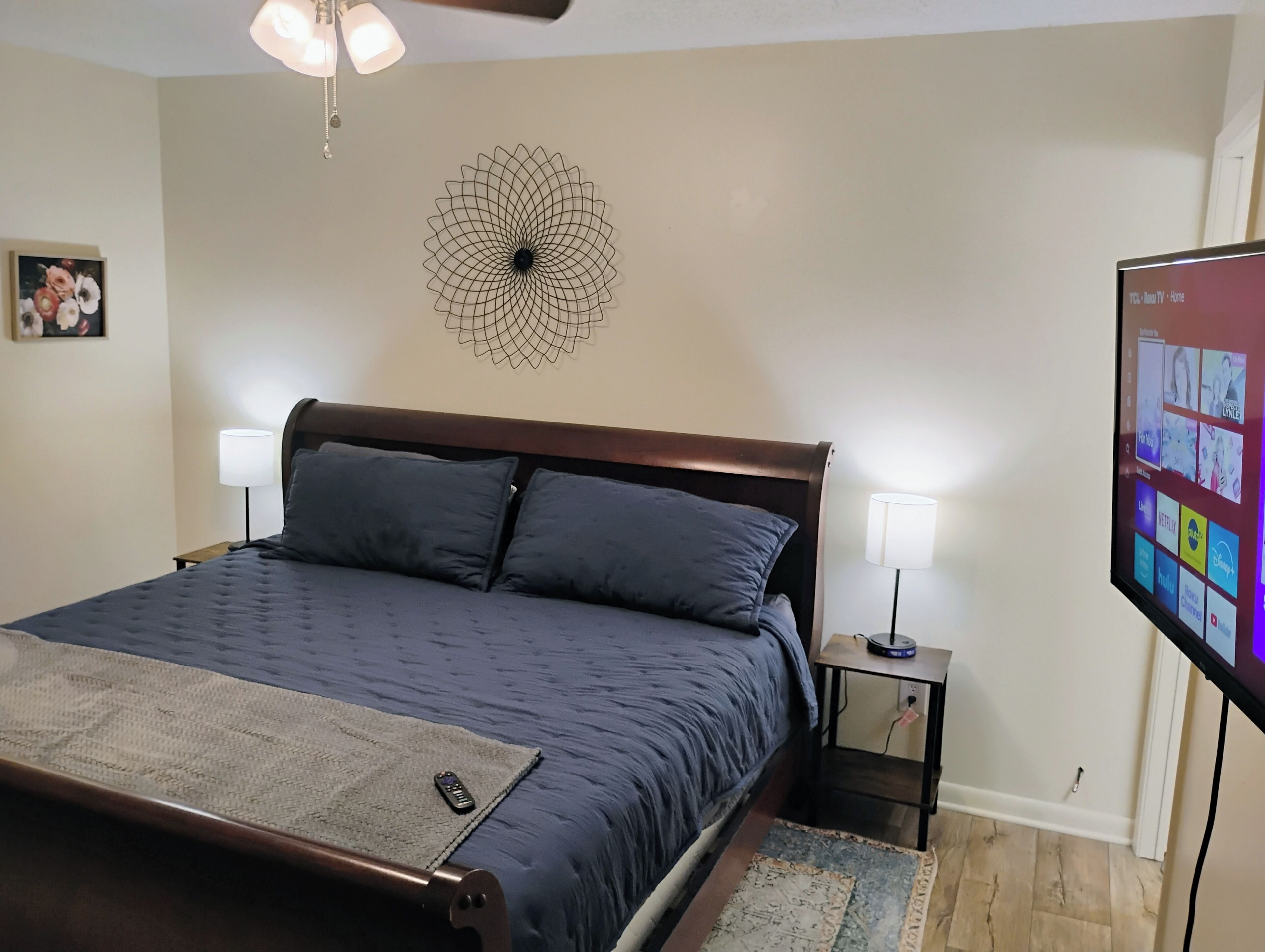 3 habitaciones, tabla de planchar con plancha y cuna de viaje 