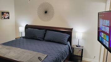 3 habitaciones, tabla de planchar con plancha y cuna de viaje