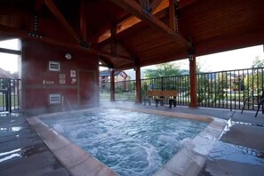 Outdoor spa tub - 1BR, Sleep 4, Club Wyndham Steamboat Springs, Ski Shuttle, Pool/Spa (Steamboat Springs)
