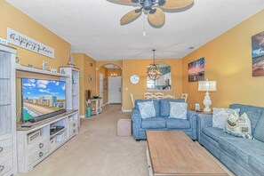 Living area - Tee Off by the Sea – Barefoot Golf Escape (North Myrtle Beach)