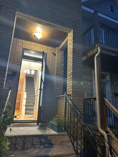 Dow's Lake Downtown Ottawa, entire house