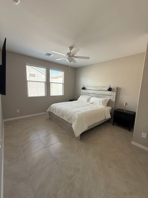 Room - Brand New Build in the Heart of Surprise (Surrise)