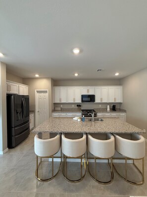 Private kitchen - Brand New Build in the Heart of Surprise (Surrise)