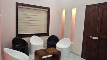 House, 3 Bedrooms, Accessible, Smoking | Interior