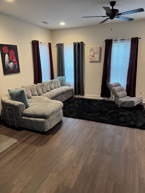 Smart TV - Make your birthday/ Or long stay unforgettable with a private space just for you (Salisbury)
