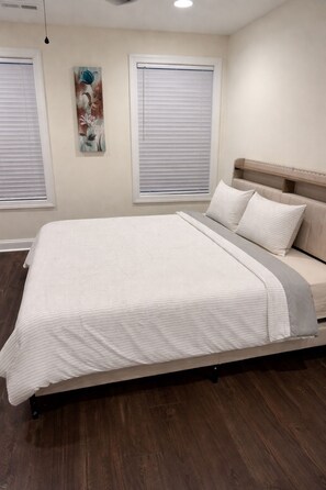 2 bedrooms, free WiFi, bed sheets - Make your birthday/ Or long stay unforgettable with a private space just for you (Salisbury)