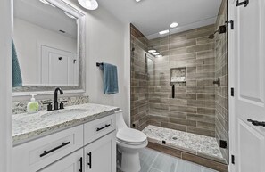 Shower, towels, soap, toilet paper - Make your birthday/ Or long stay unforgettable with a private space just for you (Salisbury)