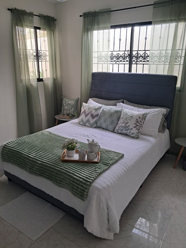 Dormitorio compartido, 1 habitación, accesible para personas con discapacidad, balcón | 1 dormitorio
