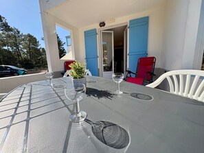 Outdoor dining - Charming apartment - 4 guests, near forest (47 units) (Saint-Jean-de-Monts)