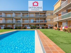 Pool - Apartment with AC and parking, mountain view (Palamós)