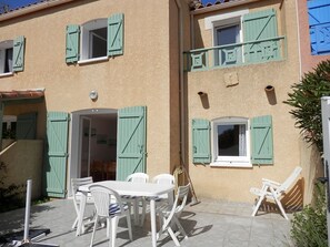 Outdoor dining - Comfortable villa, parking, pets welcome - 6 guests (Gruissan)
