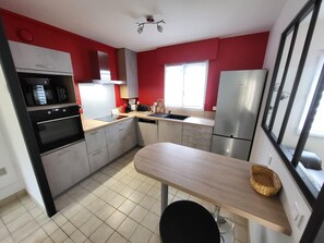 Kaffetrakter/tekoker, kjøleskap, mikrobølgeovn og ovn