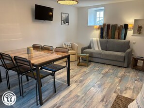 TV - Charming lodging near La Rochelle (Longèves)