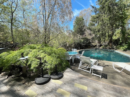 Outdoor pool. Perfect 1-bedroom campground in welcoming Southbury for outdoor fun