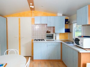 Fridge, microwave, oven, coffee/tea maker - Comfortable mobile home - 4 guests (Aigueblanche)