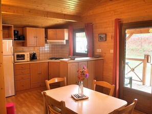 Fridge, microwave, oven, dishwasher - Chalet with terrace - 6 guests (Aigueblanche)