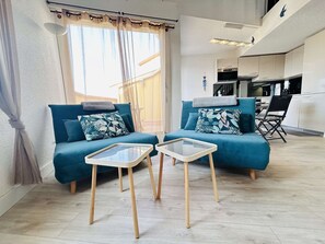 Living area - Mezzanine studio, port view - 4 guests (Cap d'Agde)