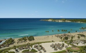A beach resort with a clear view of the ocean, palm trees, and a sandy beach with umbrellas and lounge chairs. - Dreams Macao Beach Punta Cana (Punta Cana)