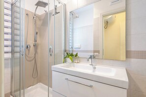 Shower, hair dryer, bidet, towels - *Cozy Villa Gulf of Macari* 10min San Vito Lo Capo (Castelluzzo)