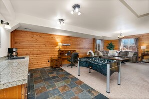 獨棟房屋, 多張床, 庭院, 花園景觀 (Cabin-Style Group Retreat) | 住宿內部