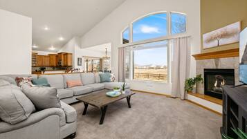 House, Multiple Beds, Patio, Garden View (Cabin-Style Group Retreat) | Living area