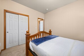 House, Multiple Beds, Patio, Garden View (Cabin-Style Group Retreat)