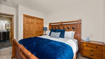 House, Multiple Beds, Patio, Garden View (Cabin-Style Group Retreat)