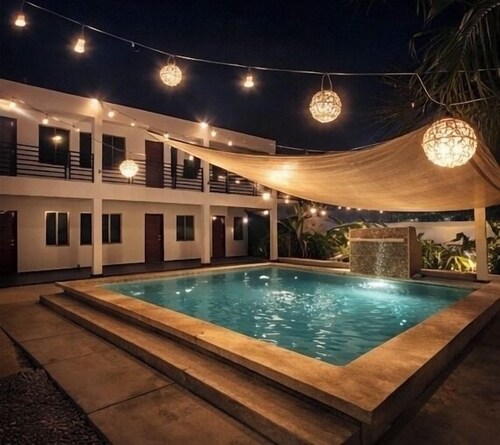 🏝️ House with Pool 1 block from the Lagoon | 6 Bedrooms with Private Bathrooms