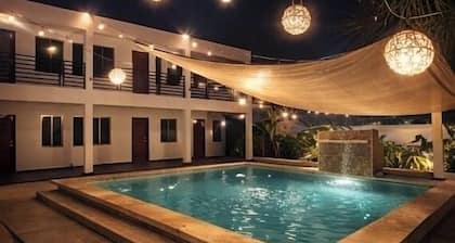 🏝️ House with Pool 1 block from the Lagoon | 6 Bedrooms with Private Bathrooms