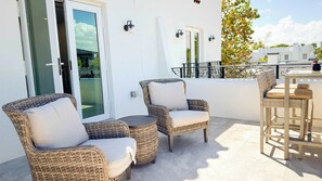 Terrace/patio - Casablanca | Designer 4BR Retreat Near Calle Ocho (Miami)