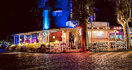 Cozy Apartment historic neighborhood