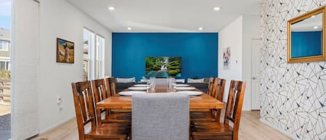 Talo, useita sänkyjä, patio, näköala puutarhaan (Pelican Landing) | Kokoustilat