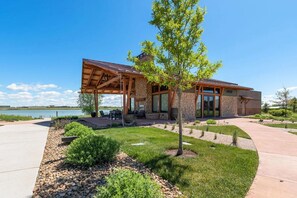 Exterior - Pelican Landing Modern 3BD in Lakes at Centerra (Loveland)