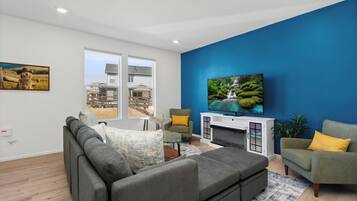 منزل - عدة أسرّة - برواق - منظر للحديقة (Pelican Landing) | منطقة المعيشة