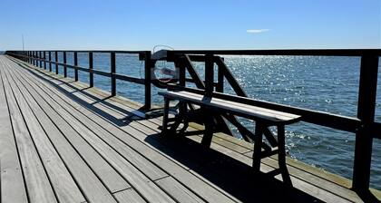 Close to the sea: bright apartment in Arnager