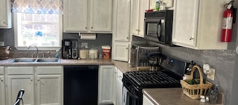 Fantastic 3-bedroom house with AC in charming Oswego
