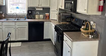 Fantastic 3-bedroom house with AC in charming Oswego