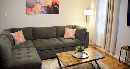 Wonderful 3-bedroom house with AC in charming Oak Lawn