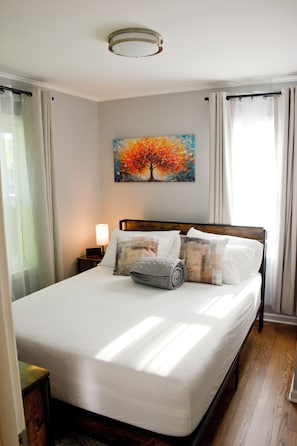 3 bedrooms, iron/ironing board, bed sheets