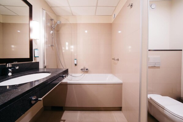 Bathroom - Novotel Olsztyn (Olsztyn)
