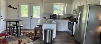 Charming 3-bedroom cottage with a beautiful country view located close to town.