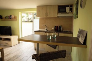 Fridge, microwave, stovetop, coffee/tea maker - “Oasis of Tranquility” Suite (3 guests) with pool and private terrace in La Orotava (La Orotava)