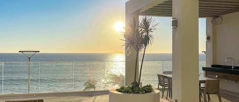 屋外ダイニングエリア