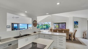 Fridge, microwave, oven, stovetop - Sea Ann Lennox Head - Spectacular views of the Pacific Ocean (Lennox Head)