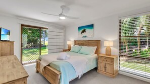 3 bedrooms, iron/ironing board, free WiFi, bed sheets - Sea Ann Lennox Head - Spectacular views of the Pacific Ocean (Lennox Head)