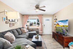 Living area - Desert Dream Stay - 4BR/2BA Near Old Town Scottsdale (Tempe)