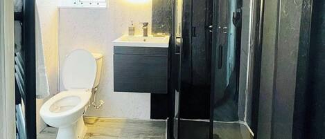 Apartment, 3 Schlafzimmer, Gartenblick | Badezimmer